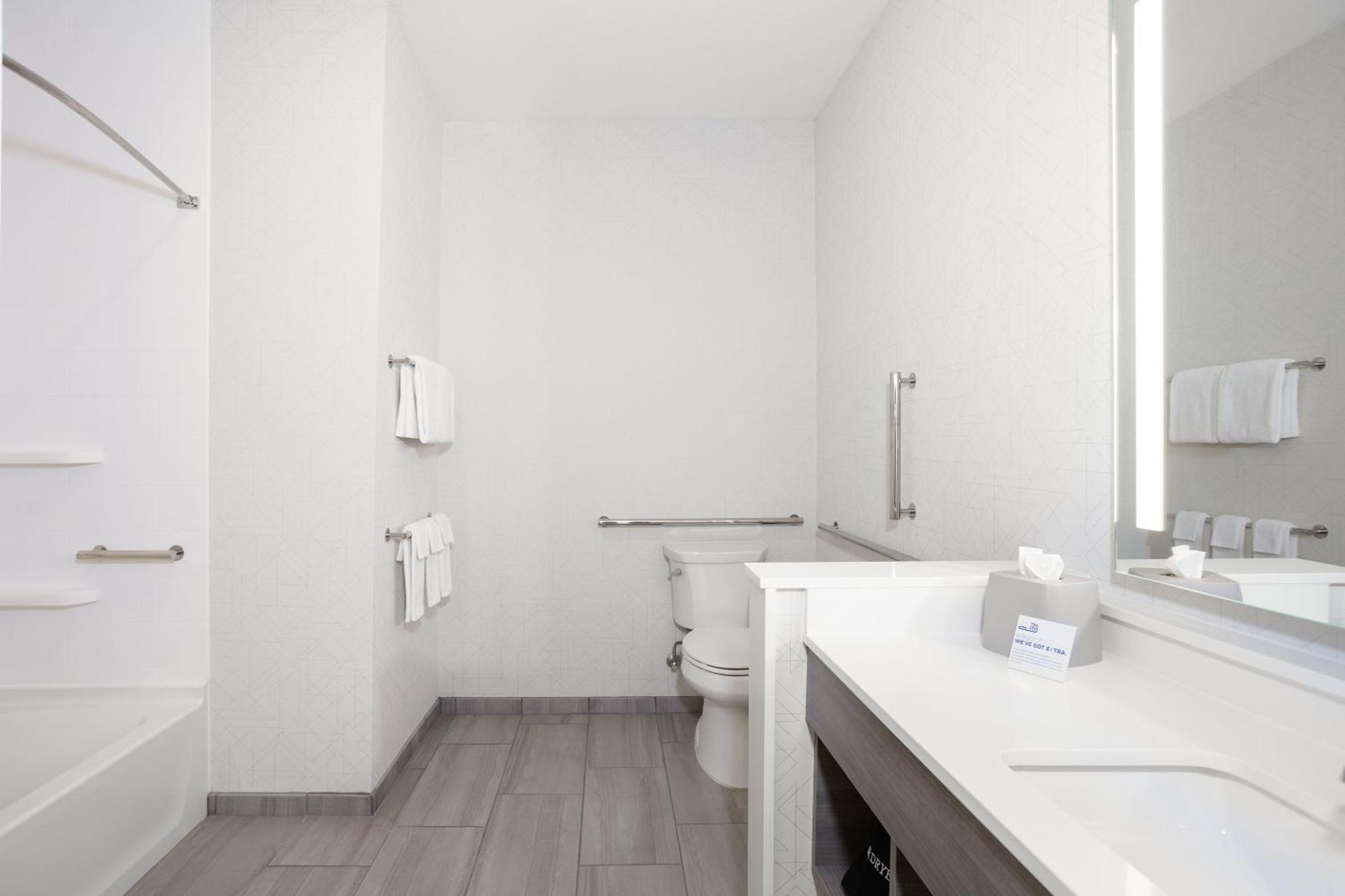 Holiday Inn Express & Suites Dyersburg By Ihg Bagian luar foto