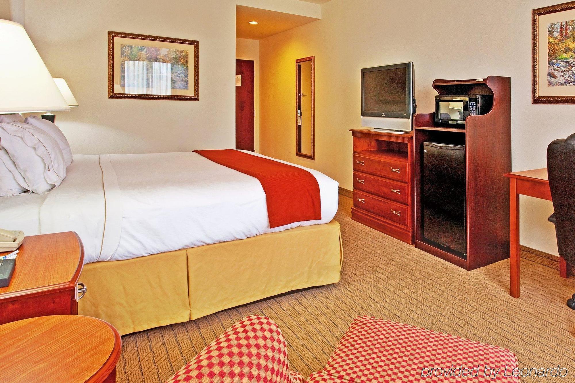 Holiday Inn Express & Suites Dyersburg By Ihg Bagian luar foto