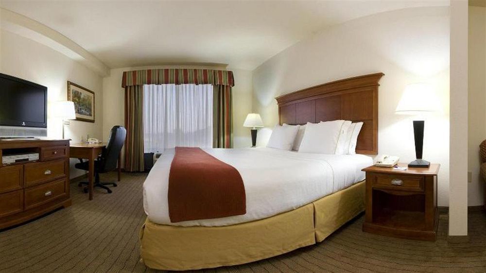 Holiday Inn Express & Suites Dyersburg By Ihg Bagian luar foto