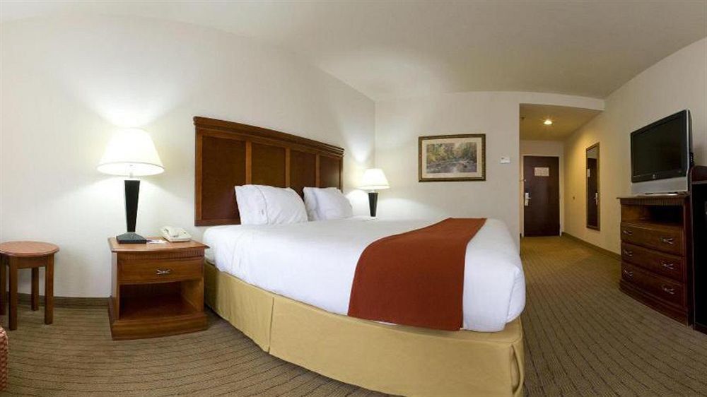 Holiday Inn Express & Suites Dyersburg By Ihg Bagian luar foto