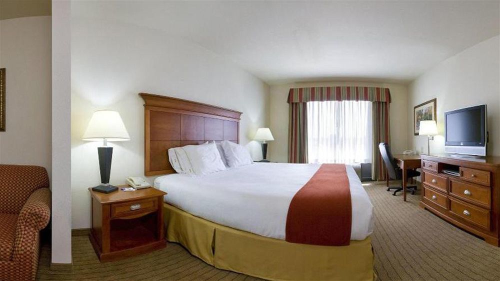 Holiday Inn Express & Suites Dyersburg By Ihg Bagian luar foto