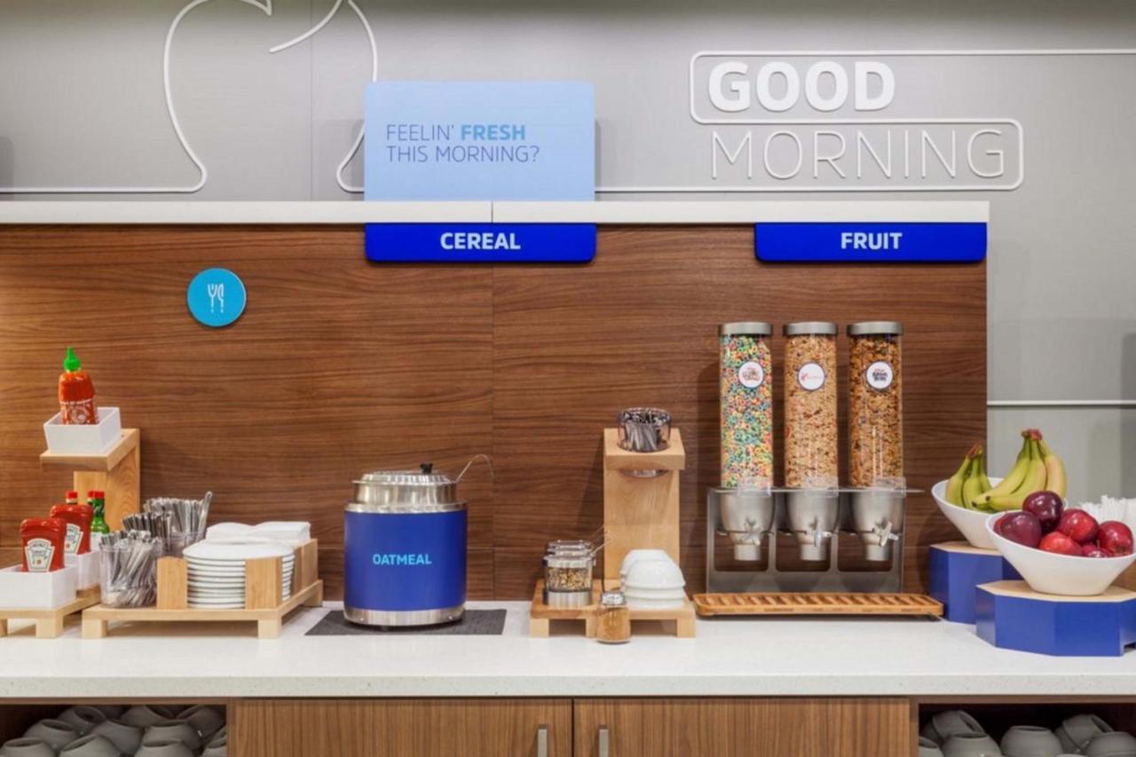 Holiday Inn Express & Suites Dyersburg By Ihg Bagian luar foto