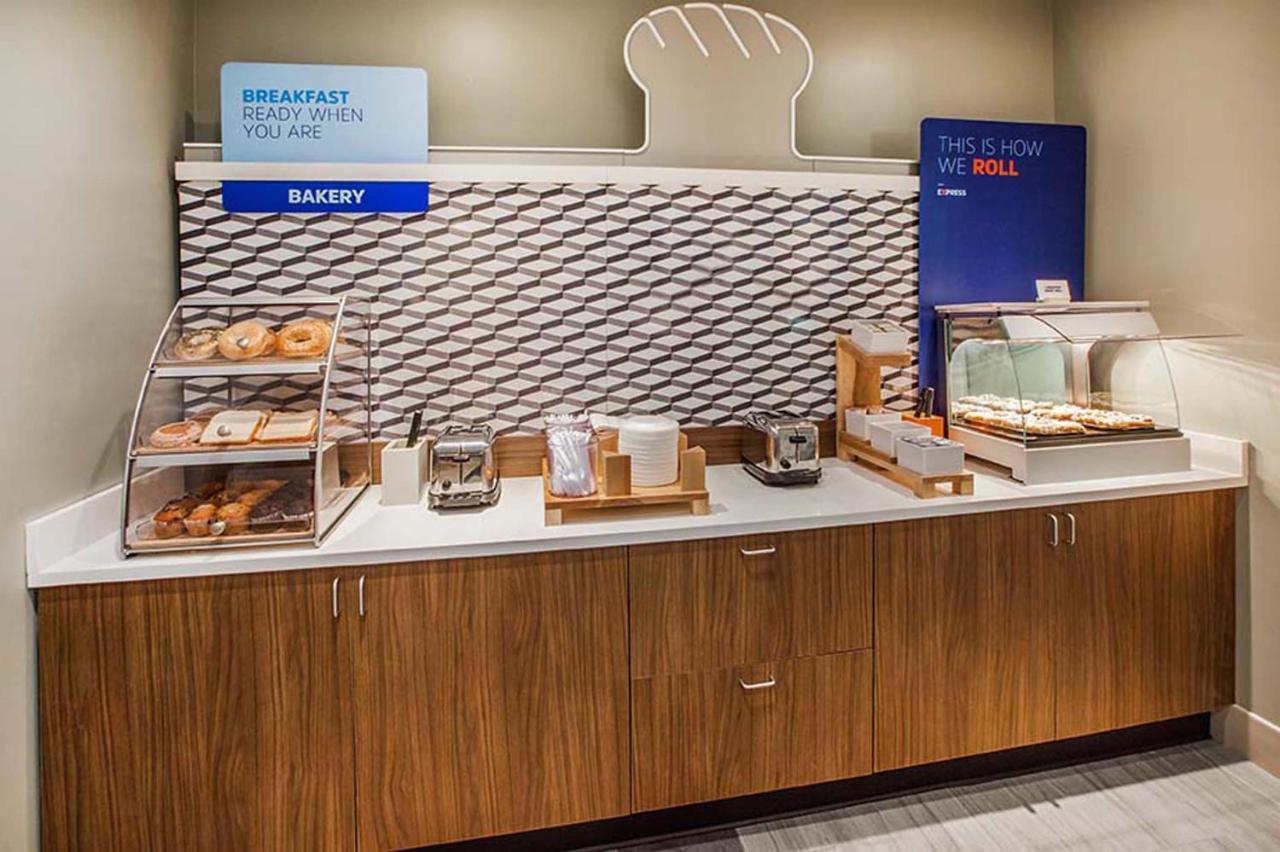 Holiday Inn Express & Suites Dyersburg By Ihg Bagian luar foto