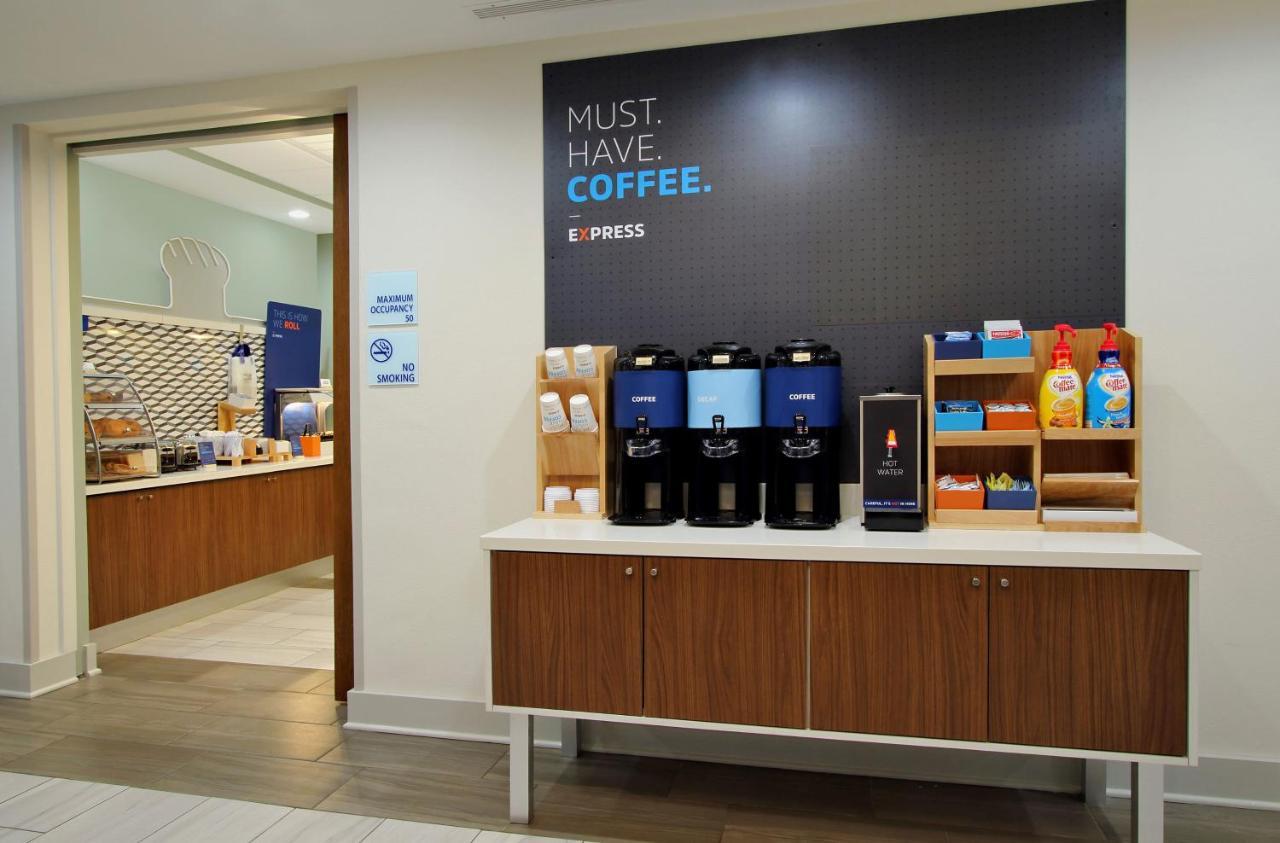 Holiday Inn Express & Suites Dyersburg By Ihg Bagian luar foto